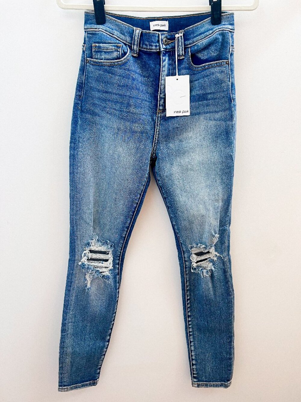 Sneak Peek High-Rise Distressed Knee Medium Wash Jeans - Size 5, NWT